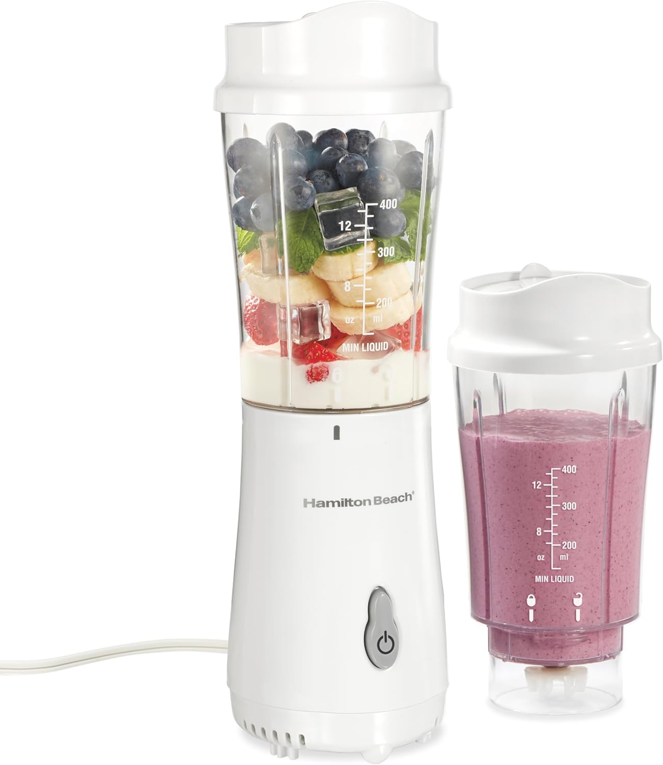 Hamilton-Beach-Liquidificador-portatil-para-batidos-e-vitaminas-copo-e.jpg Hamilton Beach Liquidificador portátil para batidos e vitaminas, copo e tampa de viagem sem BPA, lâminas de aço inoxidável duráveis, liquidificador de smoothie pessoal, 2 frascos - branco (51102V)