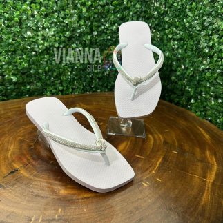 Rasteirinha Feminina com Brilho Strass | Chinelo Flat Confortável Verão | Sandália Casual Elegante para Praia e Dia a Dia