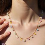 1 gargantilha fofa para mulheres, gargantilha colorida, margarida, delicada, moderna, dourada, delicada, simples, para mulheres