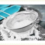 Kit com 3 Peneiras de Cozinha Inox com Alça – Tamanhos 8cm, 10cm e 12cm – Para Coar, Peneirar e Lavar Alimentos com Facilidade - Premium - Imagem 5