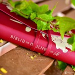 Bíblia da Mulher de Fé, NVI, Couro Soft, Lírios do Campo - Imagem 5