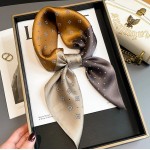 Lenço Feminino Cetim Toque de Seda, Estampa Poá Bolinhas Vintage, Quadrado 70x70cm, Elegante, Sofisticado, Versátil | Lenço Pescoço, Cabelo, Cabeça, Bolsa, Cropped | Echarpe Feminina | Scarf Luxo - Imagem 5