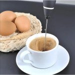 Mixer Portátil Misturador De Bebidas Café Leite Suco Multiuso A Pilha Omeletes Ovos Acessório De Cozinha Com Suporte Premium - Imagem 5