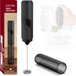 Mini Mixer Fuê, Misturador de Bebidas Portátil, Batedor e Espumador de Leite Sem Fio a Pilhas, Com Tampa, Para Café, Latte, Matcha, Chocolate Quente, Premium