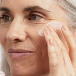 No7 Menopause Skincare Nourishing Overnight Cream - Creme Noturno Hidratante Com Ácido Hialurônico Para Pele Seca E Sensível Na Menopausa - Lipídios Reafirmantes Para A Pele, Ceramidas + Isoflavonas - Imagem 2