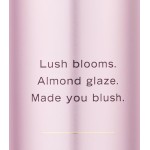 Victoria's Secret Velvet Petals Body Mist para mulheres, perfume com notas de flores exuberantes e esmalte de amêndoa, 250 ml - Imagem 2