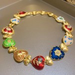 Gargantilha Feminina "Roda da Fortuna" com Pingente Sagrado Coração – Estilo Medieval, Luxo Atemporal e Fé – Material Cobre – Acompanha Bolsa de Veludo - Imagem 5