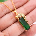 Colar Leopardo "Animale" Banhado a Ouro 18K com Pingente de Zircônia Verde – Aço Inoxidável Antialérgico – Símbolo de Força e Proteção Espiritual – Acompanha Bolsa de Veludo - Imagem 6
