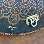 Bolsa Feminina Transversal Média Café Magicc Bolsas B-230 - Imagem 2