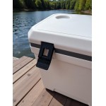 Cooler Com Rodinhas 38 Litros Tucca Tuccanus Branco Caixa Térmica Grande Portátil Alça Retrátil Para Praia Camping Churrasco Resistente Travas De Borracha Design Moderno - Imagem 4
