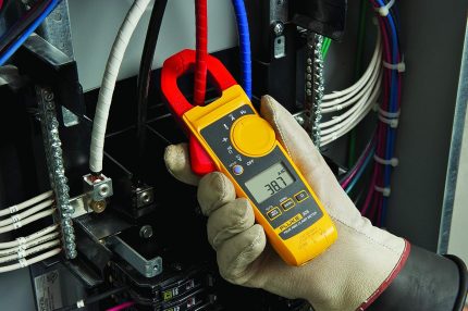 Alicate Amperímetro True-RMS Fluke-325