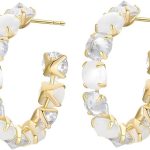 Brinco Argola Feminino com Pedra Opala Natural e Zircônias "Classic Fine" – Banhado a Ouro 18k – Acessório Elegante – Joia Clássica e Sofisticada – Acompanha Bolsa de Veludo
