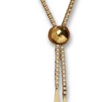 Colar Feminino "Modern Gold" Ajustável – Aço Inoxidável, Pingente Triângulo Minimalista, Versátil Gargantilha ou Longo – Estilo Moderno e Elegante – Acompanha Bolsa de Veludo