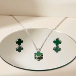 Conjunto Gargantilha Colar e Brinco Trevo de Sorte Banhado a Ouro 18K – Elegância e Sofisticação para Mulheres de Estilo - Imagem 2