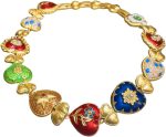 Gargantilha Feminina "Roda da Fortuna" com Pingente Sagrado Coração – Estilo Medieval, Luxo Atemporal e Fé – Material Cobre – Acompanha Bolsa de Veludo
