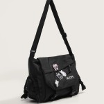 Bolsa mensageiro feminina grande com alça transversal, estilo escolar, com patches e opção com ursinho – bolsa de ombro espaçosa para faculdade e dia a dia. - Imagem 4