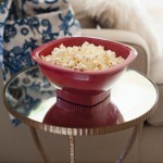 Nordic Ware Pipoqueira de micro-ondas, vermelha, 12 xícaras - Imagem 5