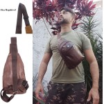 Mini Mochila Pochete Bolsa Tiracolo Transversal Ombro Masculina Feminina Saída Fone de Ouvido Couro sintético Shoulder Bag - Lene (Marrom) - Imagem 4