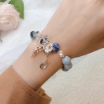 Pulseira Feminina "Flower Of Charm" com Pedraria em Flor Quartzo Azul Ajustável Semijoia Delicada Elegante Equilíbrio Emocional - Acompanha Bolsa de Veludo - Imagem 4