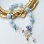 Pulseira Feminina "Flower Of Charm" com Pedraria em Flor Quartzo Azul Ajustável Semijoia Delicada Elegante Equilíbrio Emocional - Acompanha Bolsa de Veludo - Imagem 7