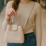 Bolsa Saquinho Transversal Com Divisórias Alça de Mão e Bolso Externo - Imagem 2