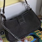 Esta pequena bolsa feminina em estilo Y2K apresenta bordados de estrelas, material jeans, corrente metálica e um estilo gótico,Bolsas femininas - Imagem 2