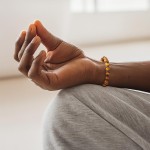 Pulseira Unissex Olho de Tigre Natural – Acessório de Estilo, Confiança e Equilíbrio para Homens e Mulheres | Joia Artesanal com Pedras Naturais e Design Ajustável - Imagem 3