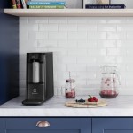 Electrolux Purificador de Água Gelada Fria e Natural Elétrico Compacto Eletronico placa Filtro refil 6 meses ou 3000l Painel Touch Bivolt Preto PE12P - Imagem 3