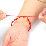 Pulseira Kabbalah 7 Nós Vermelha Proteção Sorte Afasta o Mal - Imagem 4