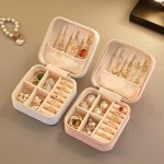 Porta Joias Pequeno Couro Mini Estojo Organizador de Joias Bijuterias Colar Pulseira Relógio Ideal para Viagens e Organização de Armário Portátil (Branco) - Imagem 5