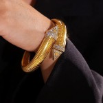 Pulseira Feminina Elástica Dourada em Titânio com Cristais Geométricos Triangulares - Imagem 8