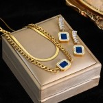 Conjunto Feminino "Sapphire" – Colar e Brincos em Aço Cirúrgico 316L com Zircônias – Antialérgico e Durável – Design Sofisticado para Mulheres Elegantes – Acompanha Bolsa de Veludo - Imagem 4