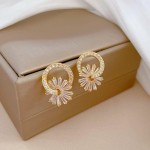 Conjunto Feminino "Floral Charm" – Colar 40cm + 5cm Ajustáveis e Brincos 2.8cm x 1.5cm – Cobre com Zircônia, Elegante e Sofisticado – Acompanha Bolsa de Veludo - Imagem 9