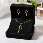Conjunto Colar e Brinco Feminino Design Orgânico Moderno Banhado a Ouro 18k Elegante Sofisticado e Cheio de Estilo - Imagem 4