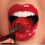 Cherry Bomb Gloss Labial Vinílico Vermelho com Pingente Exclusivo, Brilho Hidratante. Novidade PAM BY PAMELLA - Imagem 4
