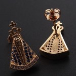 Conjunto Feminino "Nossa Senhora Aparecida" – Colar e Brincos Banhados a Ouro 18K com Zircônias, Simbolismo Religioso e Fé – Acompanha Bolsa de Veludo - Imagem 6