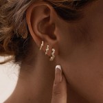 Brincos femininos de zircônia cúbica, brincos de ouro delicados, banhados a ouro 14 K, pequenos brincos de argola para mulheres, hipoalergênicos, bonitos, exclusivos, conjuntos de brincos de - Imagem 2