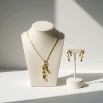 Conjunto Colar e Brinco Feminino Design Orgânico Moderno Banhado a Ouro 18k Elegante Sofisticado e Cheio de Estilo - Imagem 2