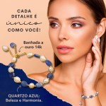 Pulseira Feminina Luxo Quartzo Azul e Pérolas Sintéticas Banho Ouro 14k Antialérgica "Graceful Charm" – Sofisticação e Energia Positiva – Acompanha Bolsa de Veludo