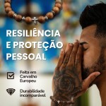 Pulseira de Fé "Maximum Protection" em Madeira Carvalho Europeu – Feita à Mão – Contas Naturais 8mm – Design Religioso e Exclusivo – Unisex – Ajustável 17–19cm – Acompanha Bolsa de Veludo