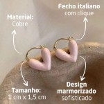 Brinco Feminino de Luxo "Marble Heart" – Design Marmorizado em Formato de Coração, Cores Azul, Branco e Rosa – Joia Elegante e Sofisticada em Cobre – Acompanha Bolsa de Veludo - Imagem 3