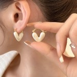 Brinco Feminino de Luxo "Marble Heart" – Design Marmorizado em Formato de Coração, Cores Azul, Branco e Rosa – Joia Elegante e Sofisticada em Cobre – Acompanha Bolsa de Veludo - Imagem 4