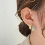 Brinco Feminino "Elegant" em Aço Cirúrgico Banhado a Prata 925 – Hipoalergênico, Versátil e Sofisticado para Todas as Ocasiões + Bolsa de Veludo - Imagem 4