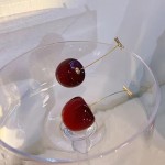 Brinco Feminino Cereja "Cherry" Par em Formato de Cereja Banhado a Ouro 14K – Design Delicado, Elegante e Estilo Moderno - Imagem 7