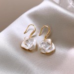 Brinco Feminino Unissex Aço Inoxidável "Carmelita" Rosas Brancas com Pontos de Luz – Elegância, Estilo & Delicadeza – Acompanha Bolsa de Veludo - Imagem 7
