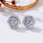 Brinco Feminino Clássico "Dália de Cristal" – Cobre com Zircônias Cúbicas e Lapidação Esmeralda – Elegância e Sofisticação – Acompanha Bolsa de Veludo - Imagem 6