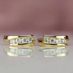 Brincos de argola delicados de cor dourada com zircônia cúbica pequenos brincos femininos - Imagem 4