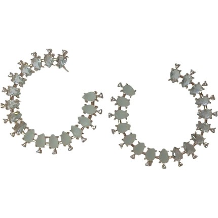 Brinco Círculo com Turmalina Verde e Cristais, Banho de Ouro 18k, Formato Redondo, Elegante