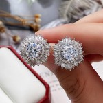 Brinco Feminino Clássico "Dália de Cristal" – Cobre com Zircônias Cúbicas e Lapidação Esmeralda – Elegância e Sofisticação – Acompanha Bolsa de Veludo - Imagem 2