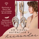Brinco Feminino "Diamond Leaf" – Semijoia Exclusiva com Design de Folha – Banhado a Ouro 14K e Cravejado de Zircônias – 4cm – Estilo Sofisticado e Autêntico – Acompanha Bolsa de Veludo - Imagem 2